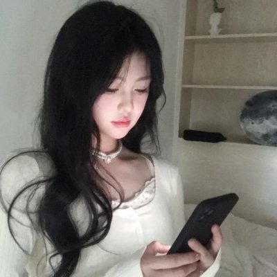 穿条纹衣的男孩